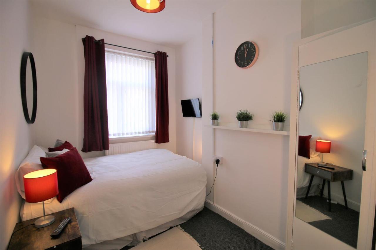 Three Bedroom Townhouse - Free Local Parking - By Property Promise Кардифф Экстерьер фото